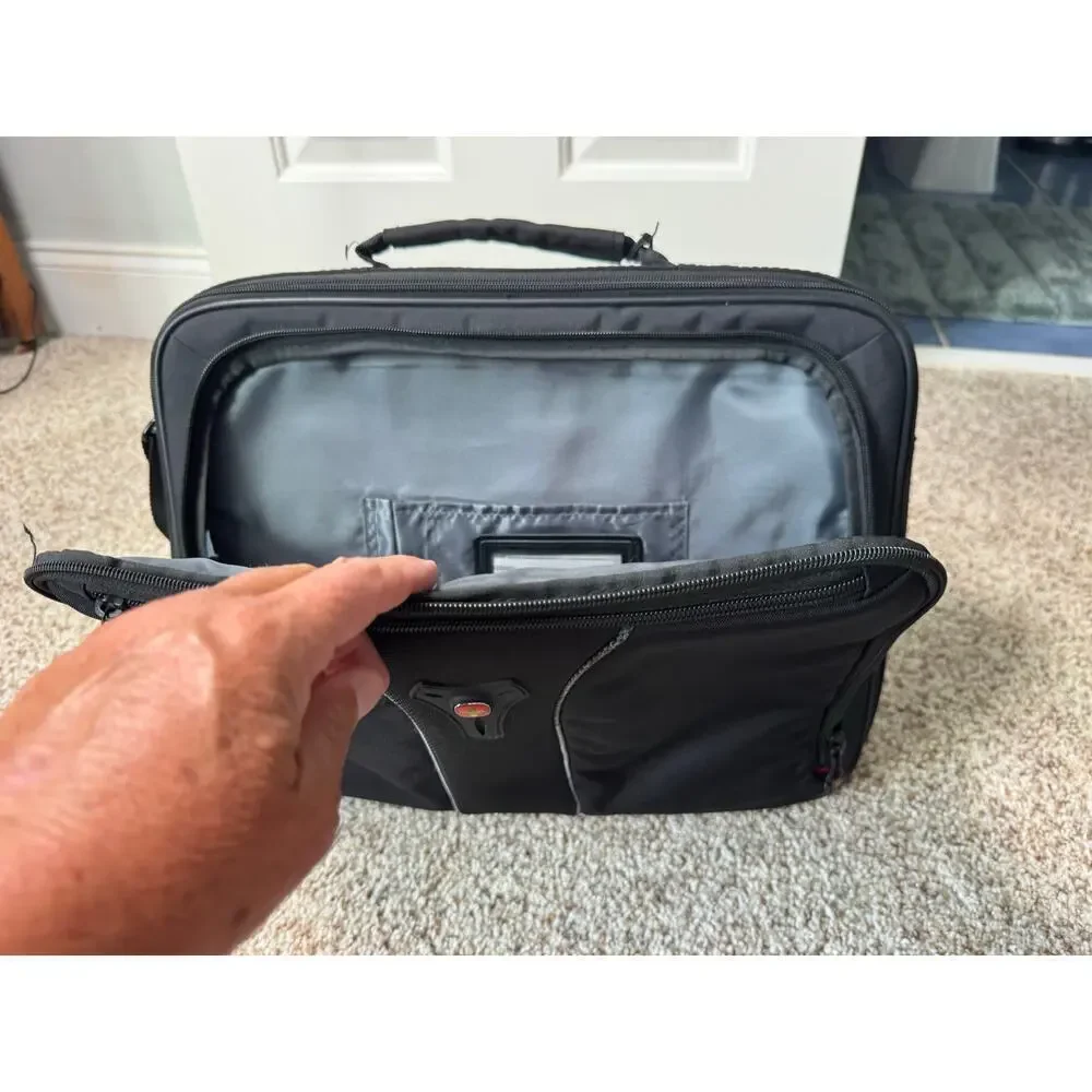 SWISSGEAR JASPER Messenger Laptop bag,  Lots of pockets! NWT!